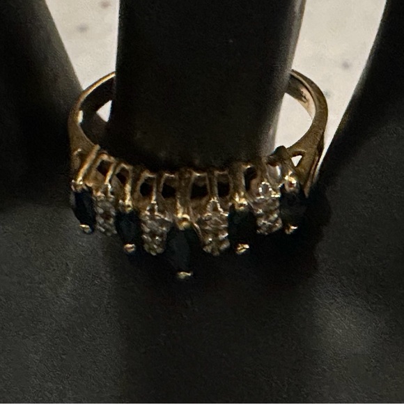 Diamond and Sapphire 5 Stone Ring - Picture 2 of 5